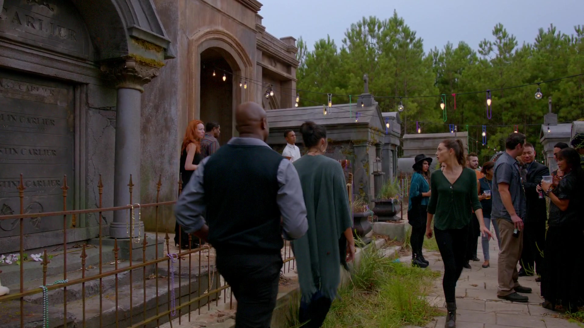 3x05 - The Axeman's Letter - to s03e05 0059 - Phoebe Tonkin Web